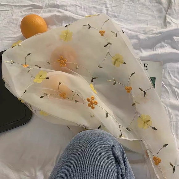 Embroidery Organza daisy/ lavender grocery bag, picnic bag - Picture 3 of 4